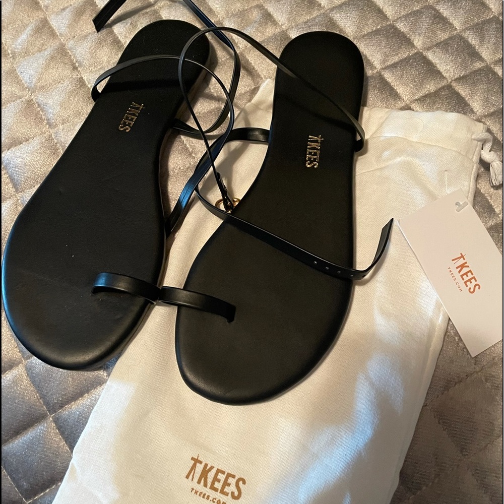 Tkees super cute black sandals